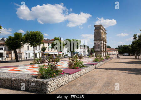 Arche de Germanicus sur la rive droite à Saintes en France. Banque D'Images