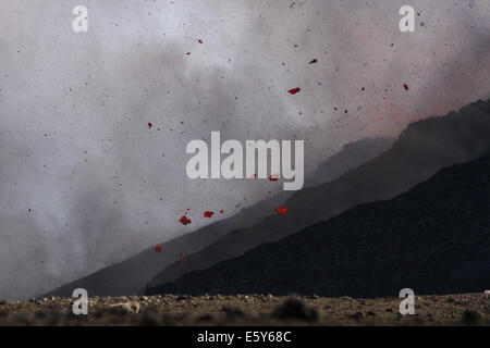 Sicile, Italie. 7 Août, 2014 éruption de l'Etna continue. crédit : Wead/Alamy Live News Banque D'Images