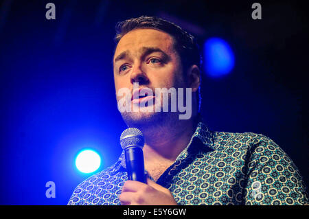 Belfast, Irlande du Nord. 7 Aug 2014 - Mancunian Jason Manford effectue au Stand-up comedy night, un Phobail Feile Banque D'Images