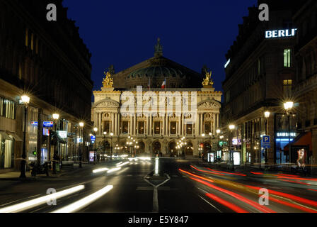 Au crépuscule de l'Opéra de Paris, Opéra National de Paris, Paris, France Banque D'Images