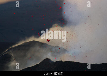 Sicile, Italie. 7 Août, 2014 éruption de l'Etna continue. L'Etna, en Sicile, Italie. Credit : Wead/Alamy Live News Banque D'Images