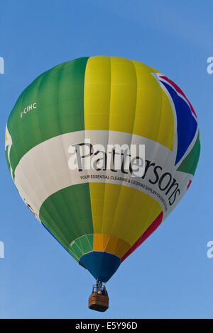 Bristol, Royaume-Uni. 8 Août, 2014. Ballon Pattersons se soulève au cours de la Bristol International Balloon Fiesta Crédit : Keith Larby/Alamy Live News Banque D'Images