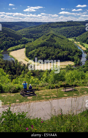 Tombeau du Géant, Hill à l'intérieur d'un méandre de la Semois à Botassart dans les Ardennes Belges, Belgique Banque D'Images