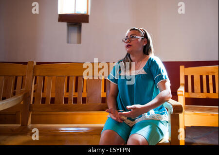 Tucson, Arizona, USA. 8e août, 2014. ROSA ROBLES LORETO, une mère de deux sans-papiers qui a vécu à Tucson (Arizona) pour près de 10 ans, a pris refuge à l'Église presbytérienne Southside à Tucson après l'Immigration and Customs Enforcement a ordonné son expulsion suite à un arrêt de la circulation de 2010. Selon son avocat, elle répond aux normes de glace 2011 de clémence. A commencé la presbytérienne Southside tendance nationale des sanctuaires religieux dans les années 1980, et de Loreto est la deuxième personne cette année pour prendre refuge à l'église. Elle restera jusqu'à ce qu'elle est eithe Banque D'Images