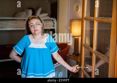 Tucson, Arizona, USA. 8e août, 2014. ROSA ROBLES LORETO, une mère de deux sans-papiers qui a vécu à Tucson (Arizona) pour près de 10 ans, a pris refuge à l'Église presbytérienne Southside à Tucson après l'Immigration and Customs Enforcement a ordonné son expulsion suite à un arrêt de la circulation de 2010. Selon son avocat, elle répond aux normes de glace 2011 de clémence. A commencé la presbytérienne Southside tendance nationale des sanctuaires religieux dans les années 1980, et de Loreto est la deuxième personne cette année pour prendre refuge à l'église. Elle restera jusqu'à ce qu'elle est eithe Banque D'Images