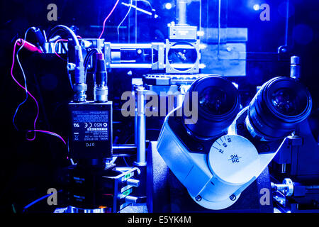 Un microscope à balayage laser et l'imagerie du système mis en place dans un laboratoire de recherche scientifique. Banque D'Images