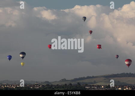 Bristol, Royaume-Uni. 9 Août, 2014. Montgolfières en vol au dessus de l'Afrique du Bristol au Bristol Balloon Fiesta en Bristol, le samedi 9 août 2014 Photo : Samuel Taylor/Alamy Live News Banque D'Images