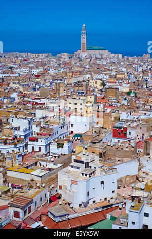 Maroc, Casablanca, l'ancienne Médina et la mosquée Hassan II. Banque D'Images