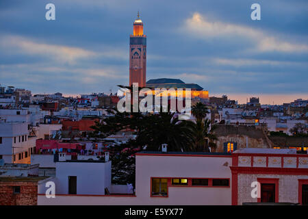 Maroc, Casablanca, l'ancienne Médina et la mosquée Hassan II. Banque D'Images