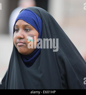 Helsinki, Finlande, le 9 août, 2014. Une femme avec un drapeau palestinien peint sur son visage à Free Gaza Manifestation devant le Parlement Chambre à Helsinki d'où ils sortent une procession qui se termine en face de l'ambassade d'Israël. L'AIJA Crédit : Lehtonen / Alamy Live News Banque D'Images