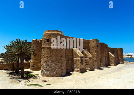 Afrique, Afrique du Nord, Maghreb, au sud de la Tunisie, l'île de Djerba. Governorat de Médenine. Houmt Souk. Fort Borj El Kebir. Banque D'Images