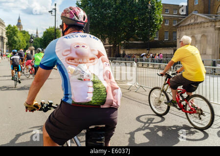 Les participants à la Prudential RideLondon événement Freecycle dans le centre de Londres Banque D'Images