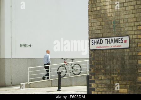 Shad Thames Street sign, London, SE1, UK Banque D'Images