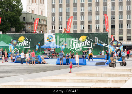 Tallinn, Estonie, 9 août 2014 - Streetball dans le centre de Tallinn, Estonie/Stzhalkouski Crédit : Alexandre Alamy Live News Banque D'Images