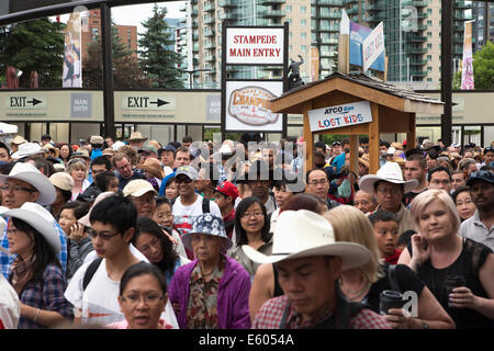 Le Stampede de Calgary entrée principale avec lost kids stand Banque D'Images