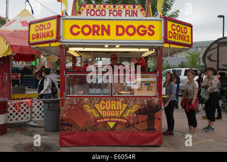 Les chiens de maïs stand avec de la nourriture pour le plaisir de signer au Stampede de Calgary Banque D'Images