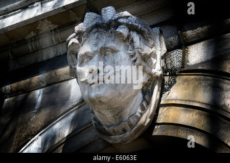 Tête de sucre détail architectural à l'usine de sucre ex à Rijeka Banque D'Images