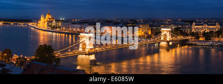 Lánchid Széchenyi - Pont des chaînes Széchenyi et le Danube la nuit, Budapest, Hongrie Banque D'Images