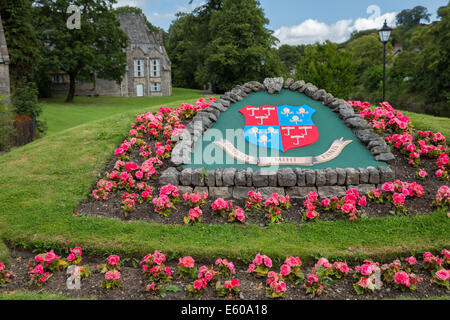 Les armoiries de la ville de Kendal sur un affichage à l'une des routes principales dans le centre-ville Banque D'Images