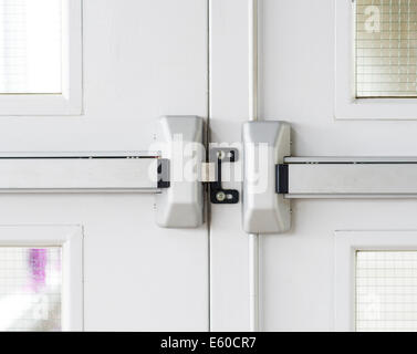 Loquet métallique déverrouillé Banque D'Images