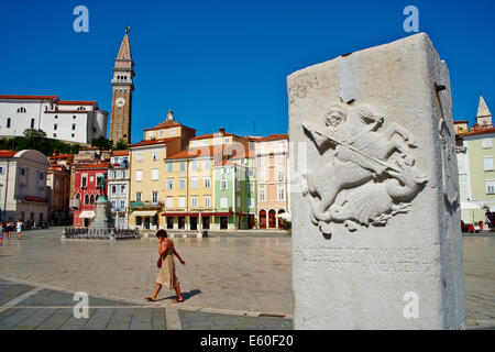 La Slovénie, de la région de Primorska, Côte Adriatique, Piran, la place Tartini et st. Georges church Banque D'Images