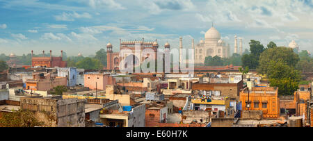 Panorama de la ville d'Agra, Inde. Taj Mahal en arrière-plan Banque D'Images