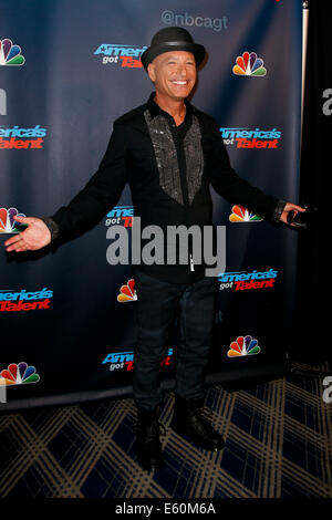 Howie Mandel participe à l'après-show tapis rouge pour NBC's 'America's Got Talent' Saison 8 au Radio City Music Hall. Banque D'Images