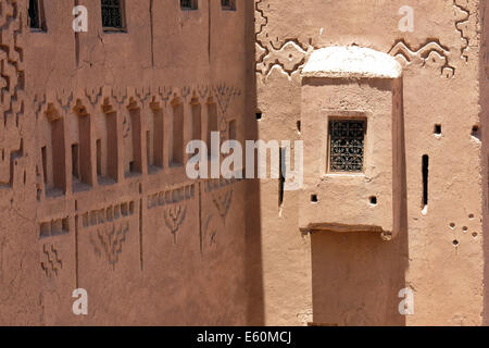 Un détail de l'architecture de la Kasbah de Taourirt à Ouarzazate, Maroc Banque D'Images