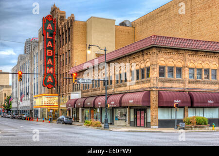 L'Alabama Theatre est l'un des deux théâtres restant dans le quartier des théâtres de Birmingham, Alabama. Banque D'Images