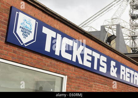 Billetterie et boutique du club à Deepdale, le sol de Preston North End Football Club, vu de Sir Tom Finney. Banque D'Images