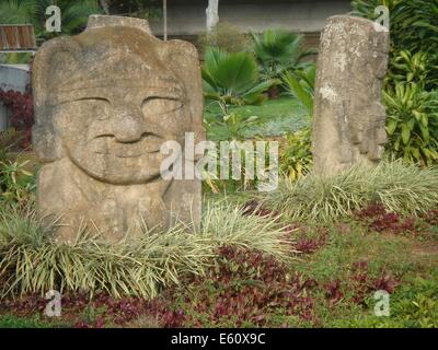 Sculptures sur pierre du site archéologique de San Agustin en Colombie sur l'affichage dans le Museo del Oro, Bogota. Banque D'Images