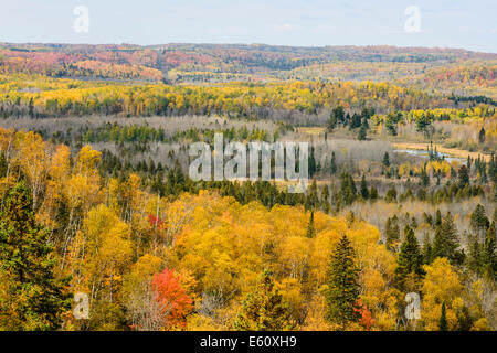 Couleurs d'automne la vallée au-dessous de la Wrenshall a un panorama. Banque D'Images