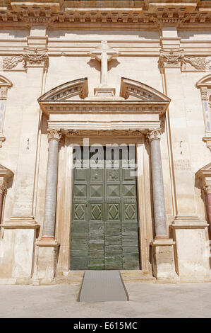 Portail de la cathédrale gothique de la Cathédrale Saint-Siffrein ou Carpentras, Carpentras, Vaucluse, Provence-Alpes-Cote d'Azur Banque D'Images