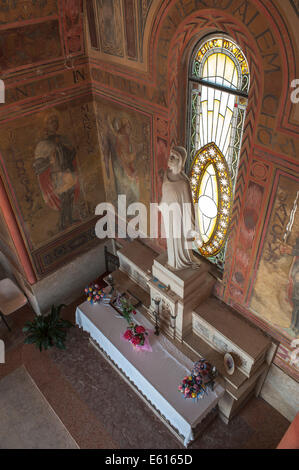 Dans la chapelle ossuaire, Monument Pasubio, construit en 1926, une place contestée dans la Première Guerre mondiale, Recoaro Terme, Veneto, Italie Banque D'Images