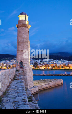Port Vénitien, phare de la Canée, Crète, Grèce Banque D'Images