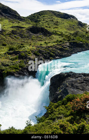 Salto Grande cascade, Parc National Torres del Paine, Patagonie, Chili Banque D'Images