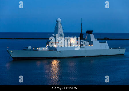 Le HMS Dragon (D35) un destroyer de type 45 dans Plymouth Banque D'Images