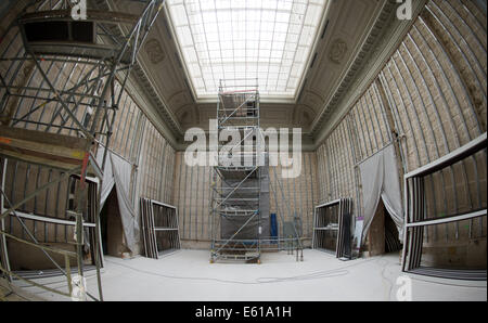 Dresde, Allemagne. 11e Août, 2014. L'étage de la galerie Semper qui est en cours de rénovation à Dresde, Allemagne, 11 août 2014. Les travaux devraient être terminés d'ici 2017. Le total des coûts estimés pour la rénovation sont d'environ 47 millions d'euros. Photo : Arno Burgi/dpa/Alamy Live News Banque D'Images