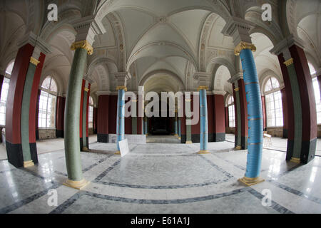 Dresde, Allemagne. 11e Août, 2014. La galerie Semper qui est en cours de rénovation à Dresde, Allemagne, 11 août 2014. Les travaux devraient être terminés d'ici 2017. Le total des coûts estimés pour la rénovation sont d'environ 47 millions d'euros. Photo : Arno Burgi/dpa/Alamy Live News Banque D'Images