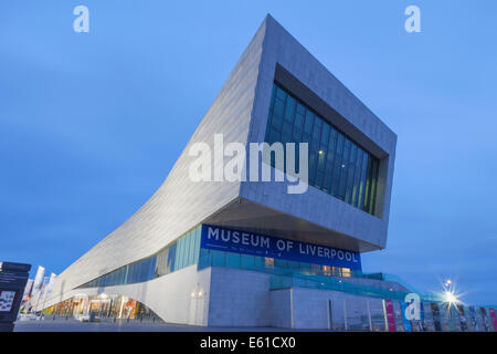 L'Angleterre, Liverpool, Merseyside, Musée de Liverpool au crépuscule Banque D'Images
