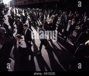 Trajet du matin tous les jours à la gare de Flinders Street dans le quartier central des affaires de Melbourne, Australie. Banque D'Images