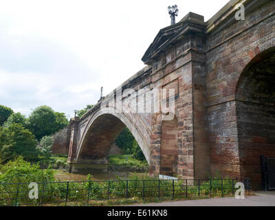 Grosvenor pont sur la rivière Dee à Chester Cheshire UK Banque D'Images