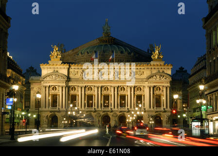 Au crépuscule de l'Opéra de Paris, Opéra National de Paris, Paris, France Banque D'Images