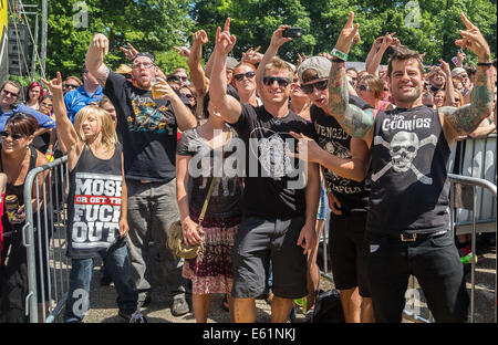 Clarston, MI, USA. 17 juillet, 2014. Funs s'amuser à Rockstar Mayhem Festival au DTE Energy Music Theatre à Clarkston, MI. © Alexis Simpson/ZUMA/Alamy Fil Live News Banque D'Images