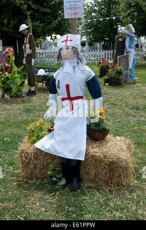 Turtium- infirmière un épouvantail fabriqué par Chisenhale École primaire pour la première guerre mondiale du concours d'épouvantails. Banque D'Images
