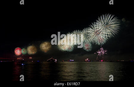 D'artifice sur le détroit du Bosphore, Istanbul Banque D'Images