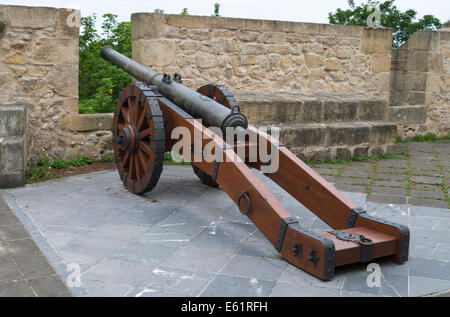 Old cannon à Castillo de Santa Cruz de la Mota, San Sebastián, Guipúzcoa, le nord de l'Espagne, Europe Banque D'Images