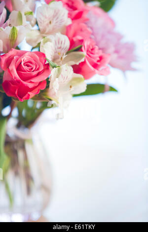 Fleurs dans un vase Banque D'Images