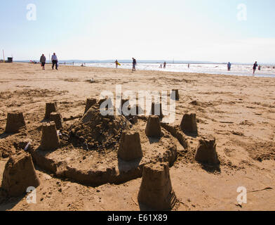Châteaux de sable sur la plage à Burnham on Sea Somerset Banque D'Images