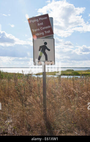 Trans Canada Trail sign dans le sud du paysage des prairies de la Saskatchewan Banque D'Images